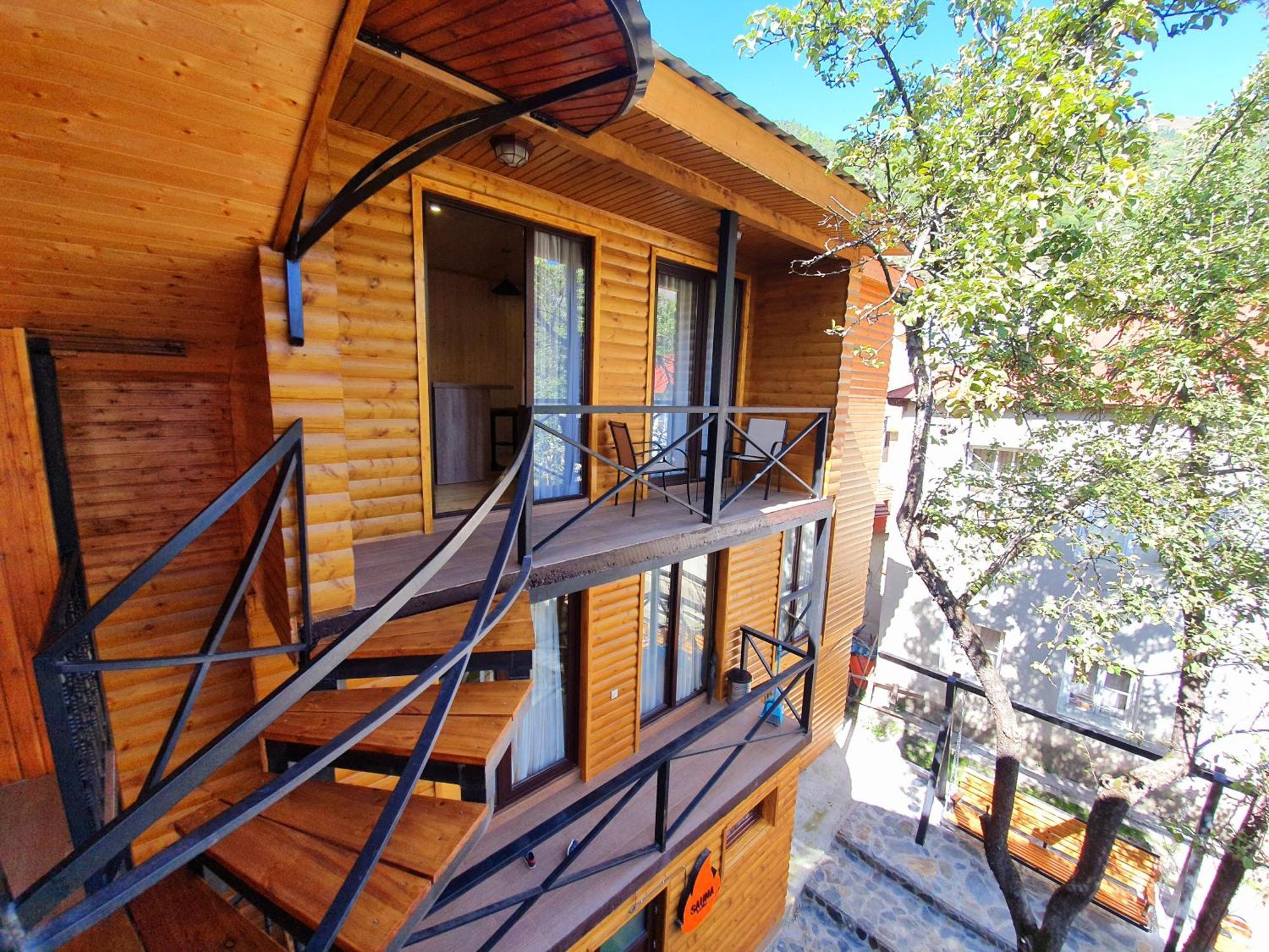 Nino Ratiani'S Guesthouse Mestia Zewnętrze zdjęcie