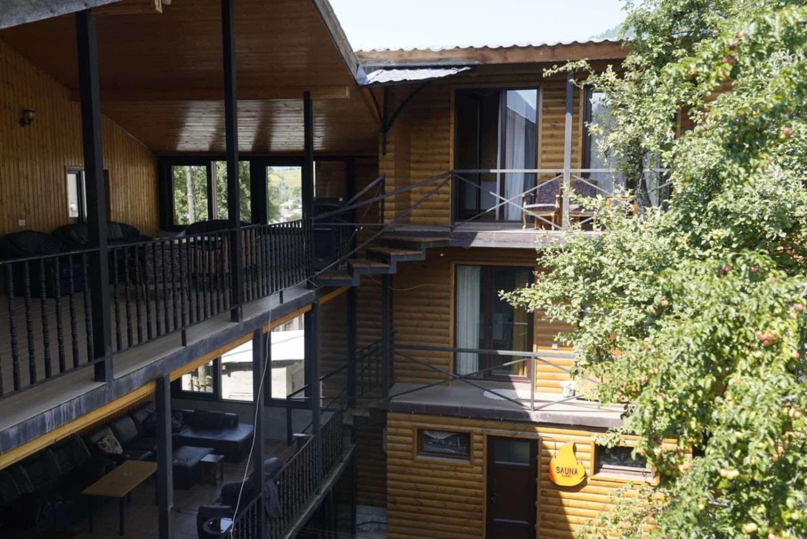 Nino Ratiani'S Guesthouse Mestia Zewnętrze zdjęcie