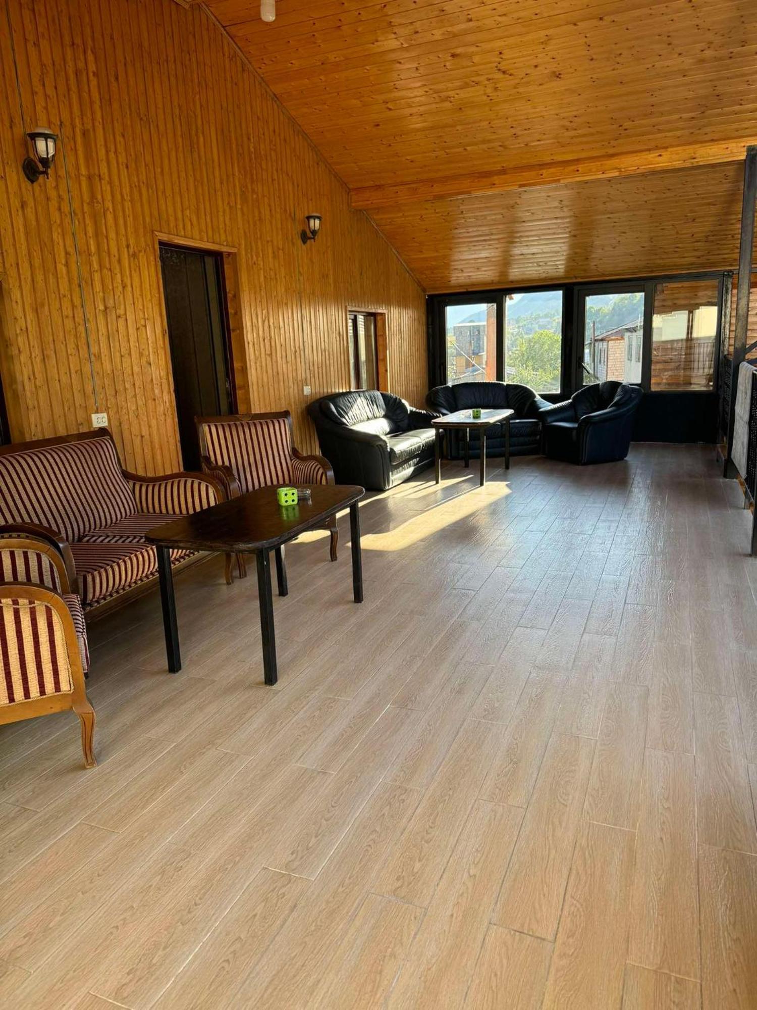 Nino Ratiani'S Guesthouse Mestia Zewnętrze zdjęcie