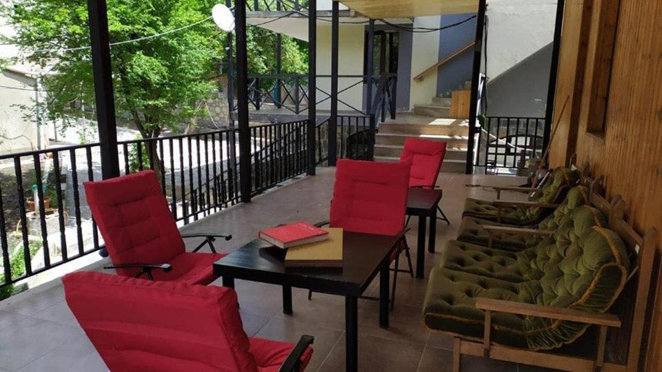 Nino Ratiani'S Guesthouse Mestia Zewnętrze zdjęcie